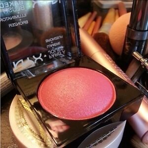 💥NYX💥*STATEMENT RED* Baked Blush + Bronzer💥